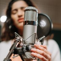 Voice Overs And Voice Over Actors For Hire